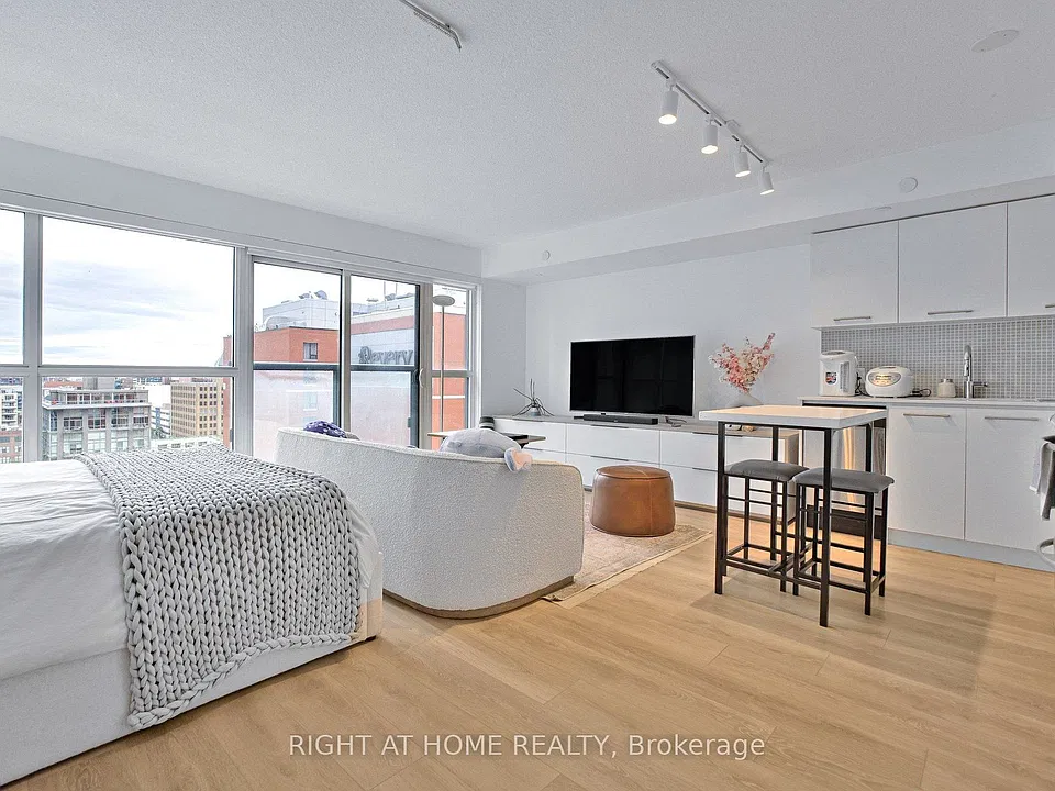 87 Peter St #1406