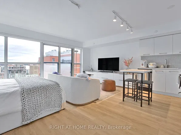 87 Peter St Unit 1406, Toronto, ON M5V 2G4