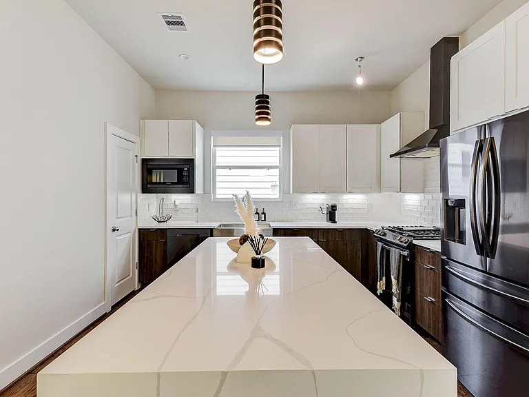 5857 Dolores St — Photo 28