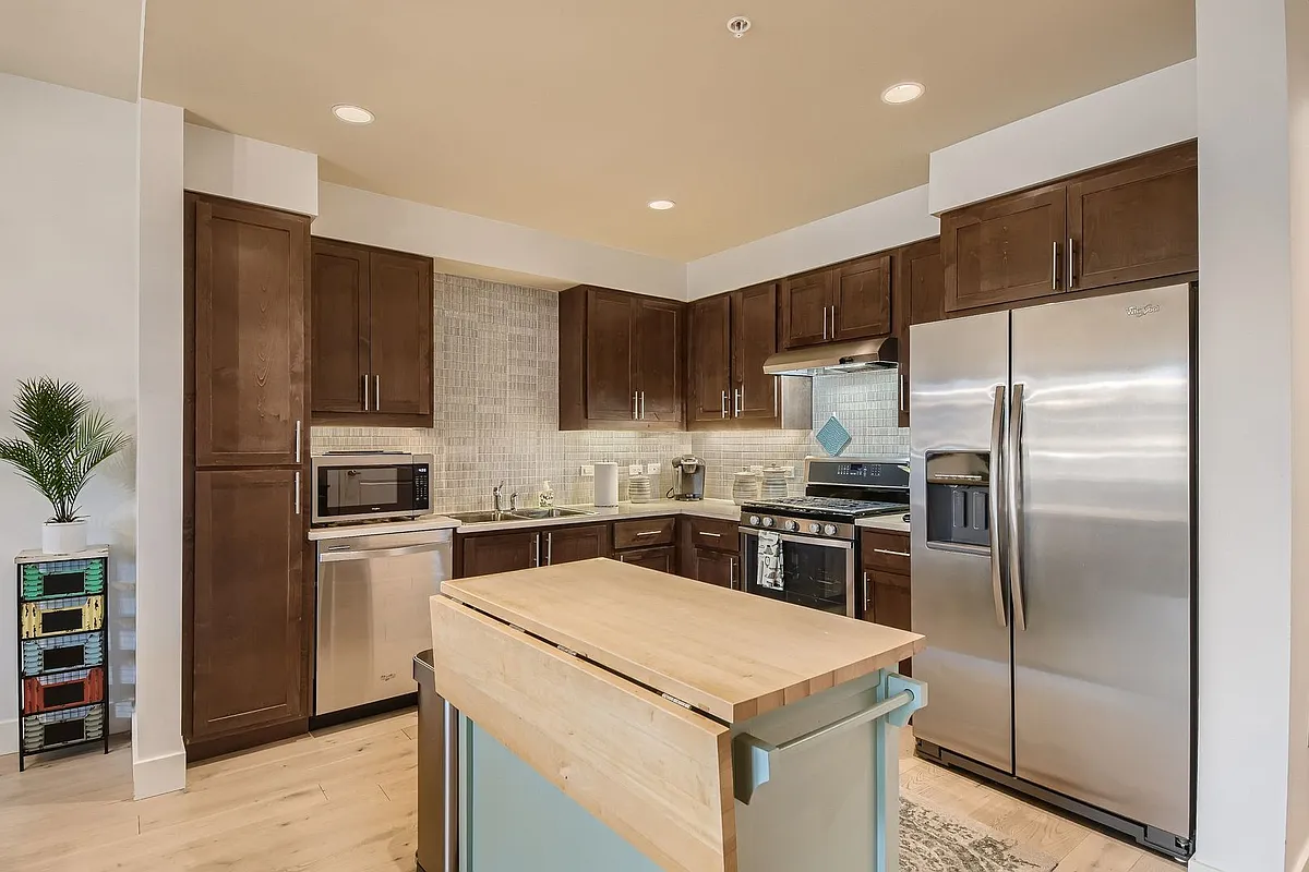 Building Photo - 3401 Arapahoe Ave #109
