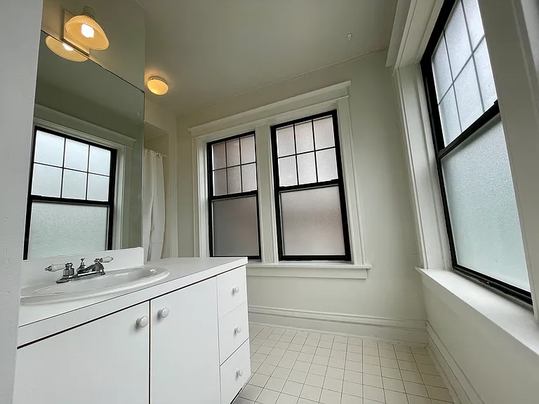 6323 S Rosebury Ave #2E — Photo 9
