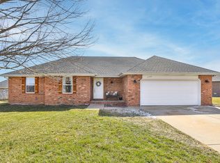 1104 S Mahogany Rd, Nixa, MO 65714