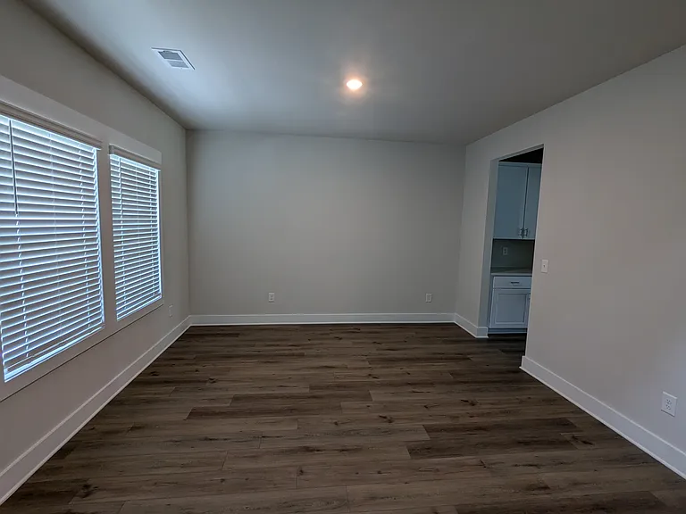 416 Roderick Ln — Photo 10