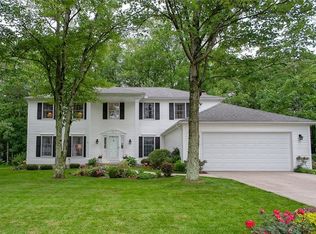 19306 Misty Lake Dr, Strongsville, OH