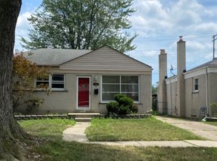 29716 Rosebriar St, Saint Clair Shores, MI 48082