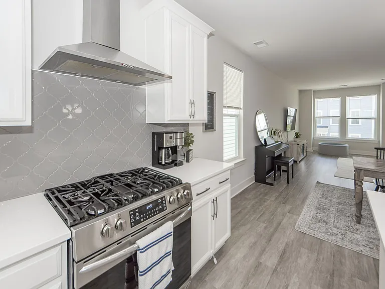1665 Indy Dr — Photo 13