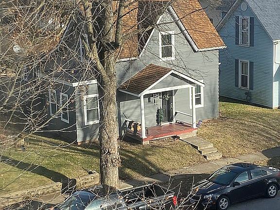 3rd image of 134 N Oak St