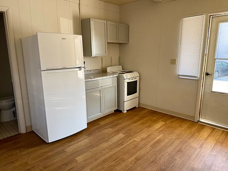 4216 Lincoln Swing - Studios — Photo 12