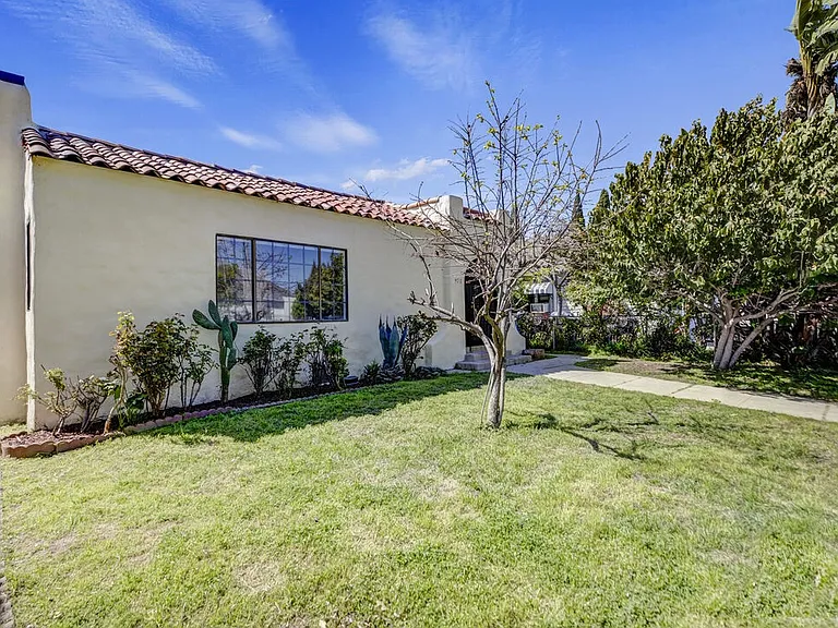 973 N Saint Andrews Pl — Photo 31