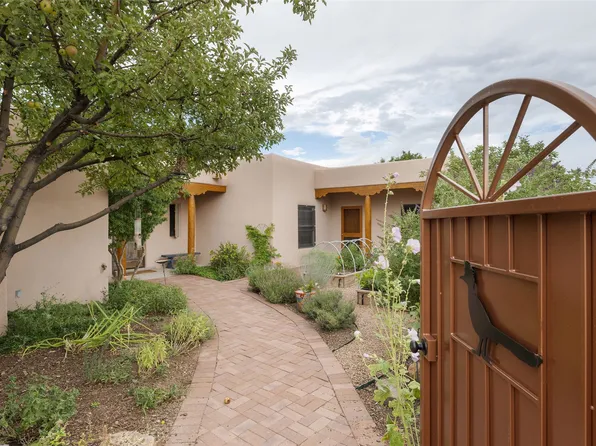 26 Calle Cascabela, Santa Fe, NM 87508