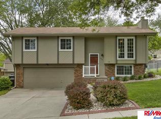 309 Pioneer Rd, Papillion, NE 68046