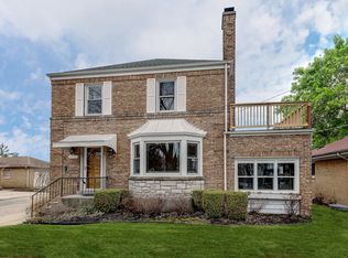 8232 Kilbourn Ave, Skokie, IL 60076