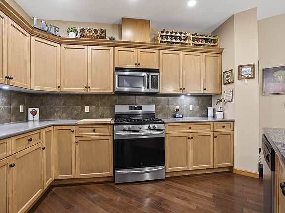 4th image of 24185 106b Ave #60