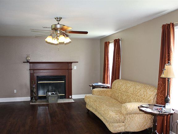 2nd image of 711 Piney Ln
