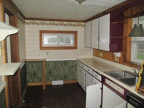 2nd image of 909 Clearfield Rd
