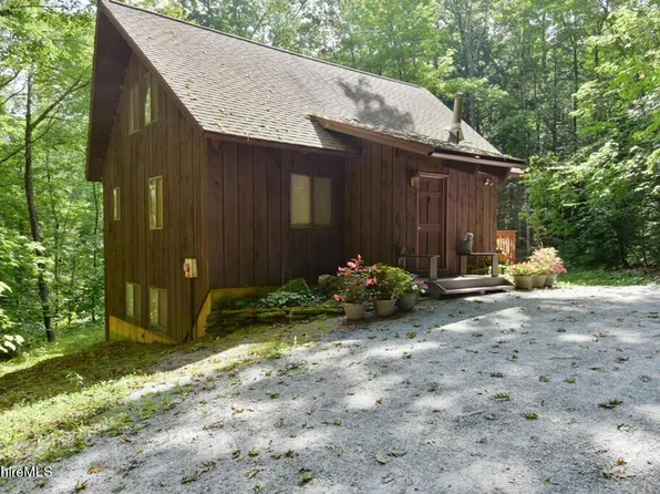 321 Tamarack Trl, Sandisfield, MA 01255