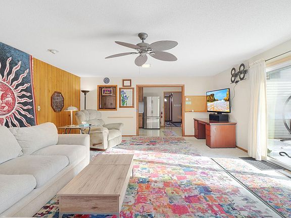 2nd image of 3407 Emerald Dr