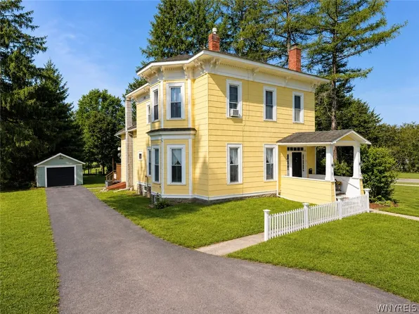 9 Maple Ave, Franklinville, NY 14737