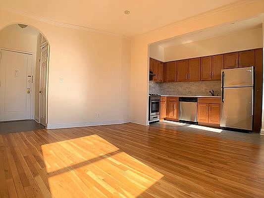 3rd image of 355 W 51st St APT 61