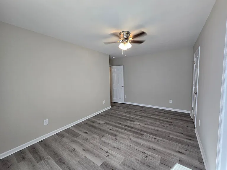 131B S 6th St — Photo 18