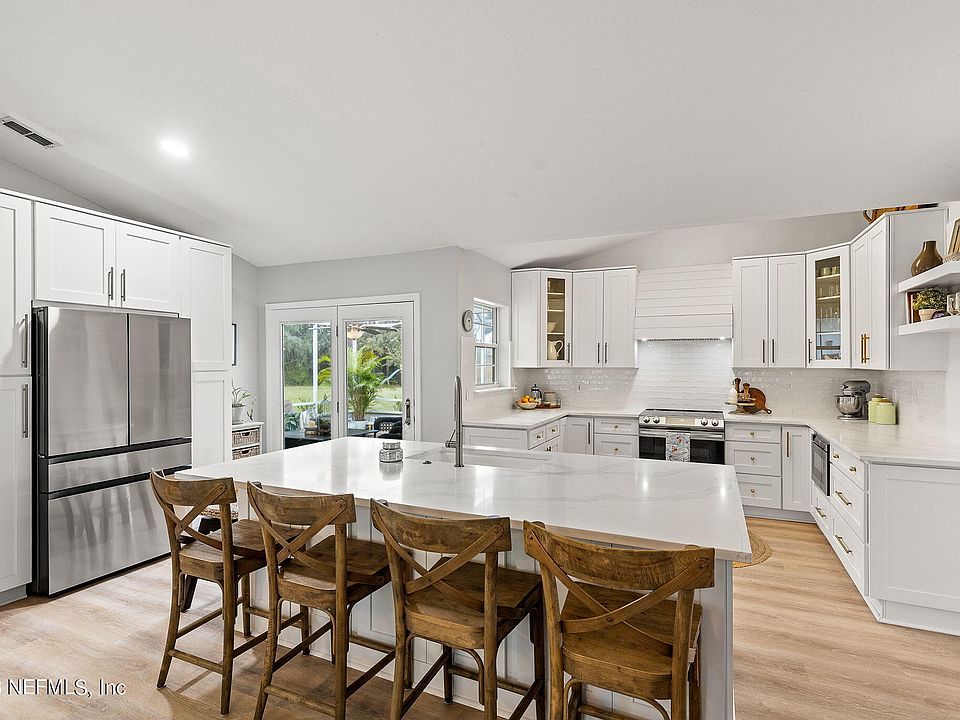 1st image of 172 CROSSCOVE Circle