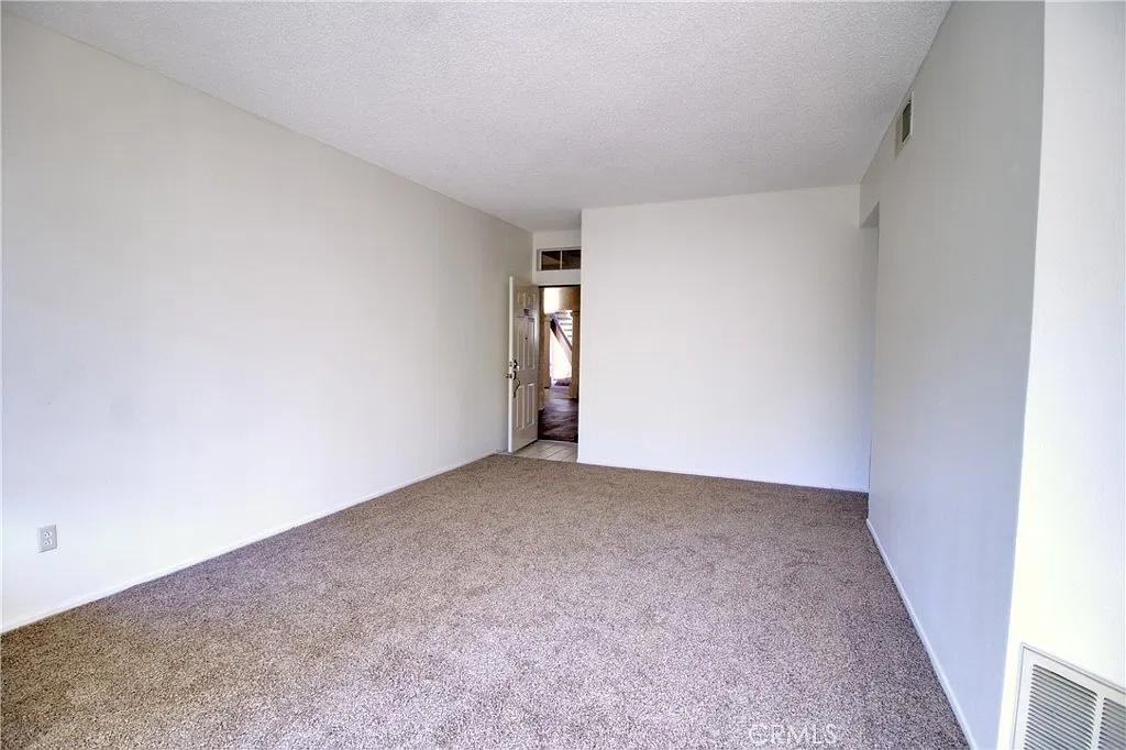 2 bed, 848 sqft, $1,800 — Photo 3