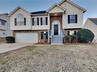 5693 Colonnade Dr, Rex, GA 30273