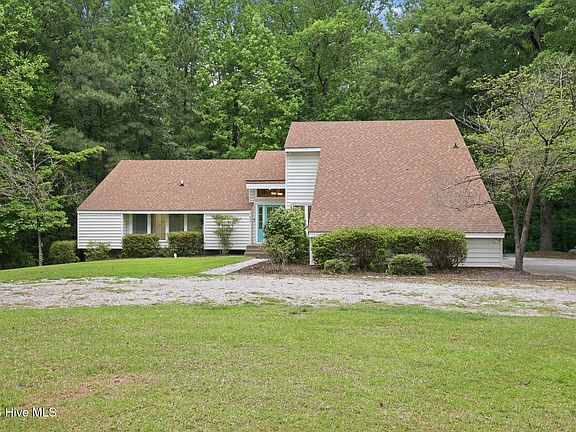 2nd image of 424 Camelia Drive