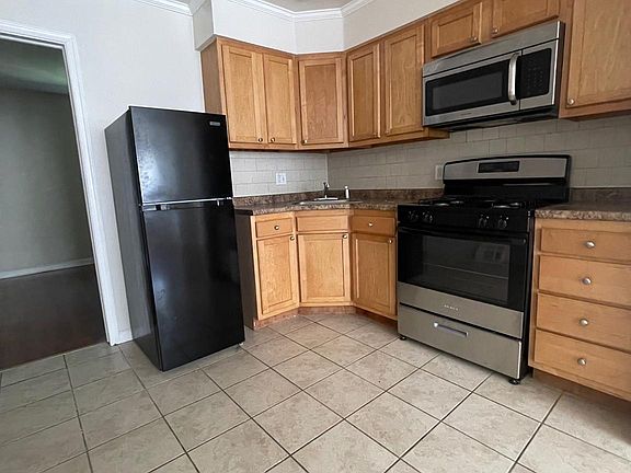 3rd image of 332 Ripka St