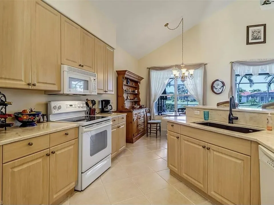 1041 Jardin Dr