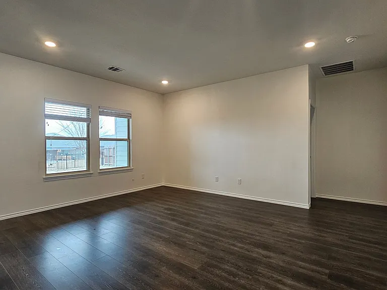 813 Fueller Dr — Photo 16