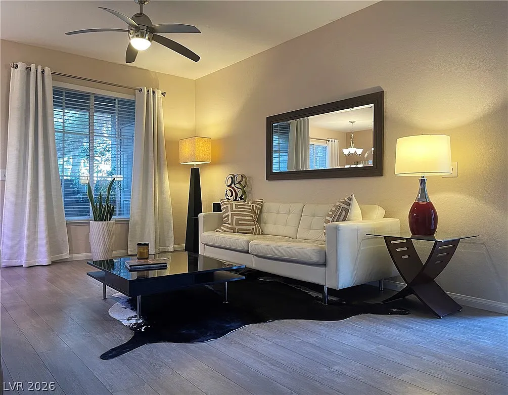 1 bed, 1.0 bath, 813 sqft, $1,600 — Photo 2