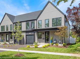 831 N Ellsworth St, Naperville, IL 60563