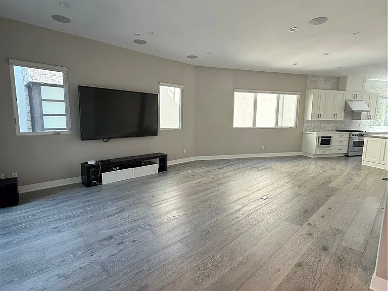 5907 S Westlawn Ave — Photo 9