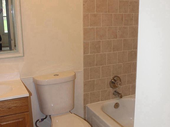 4th image of 928 Essex Pl