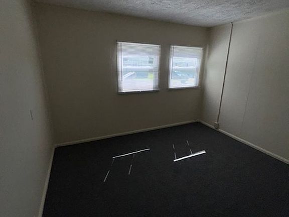 4th image of 2504 & 2506 N Kerth Ave #2506