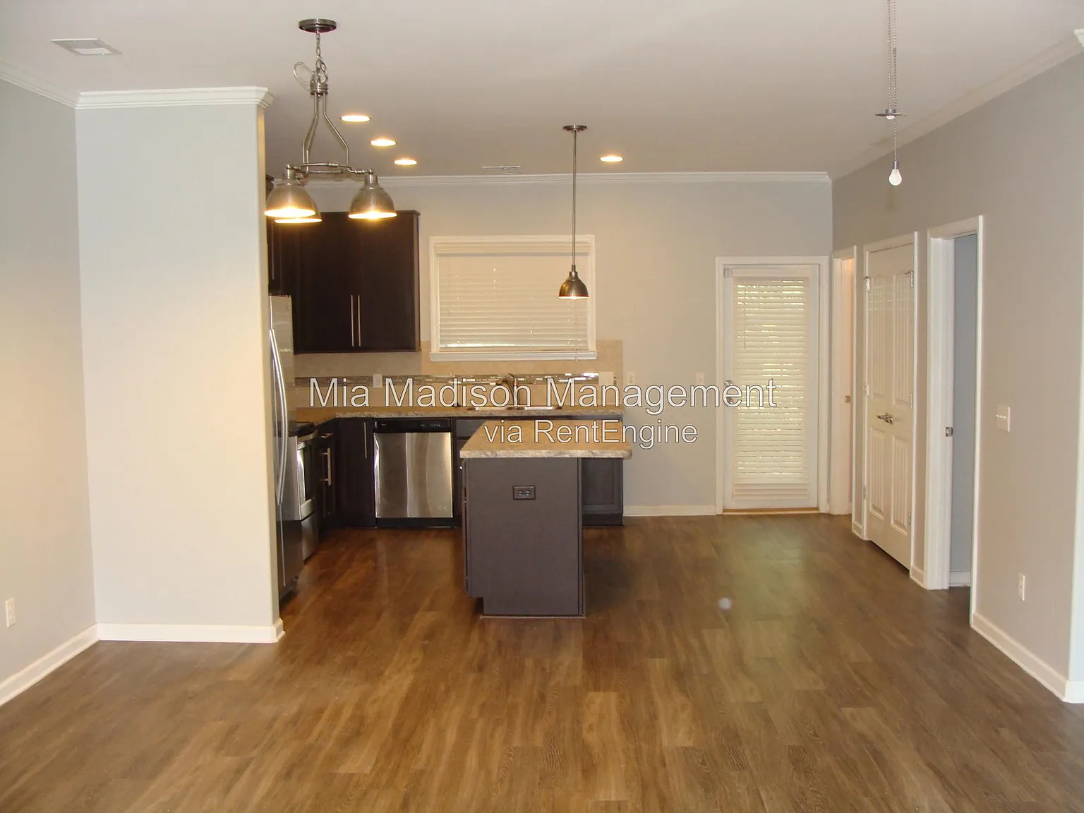 3 bed, 2.5 bath, 1810 sqft, $1,800 — Photo 3