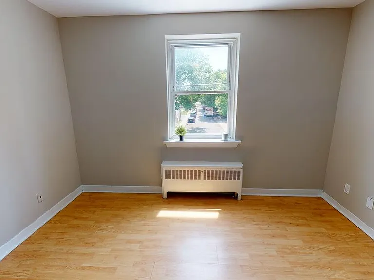 217 Laurier Ave E #6 — Photo 13