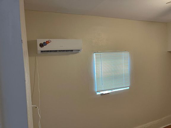 4th image of 1011 Center Ave