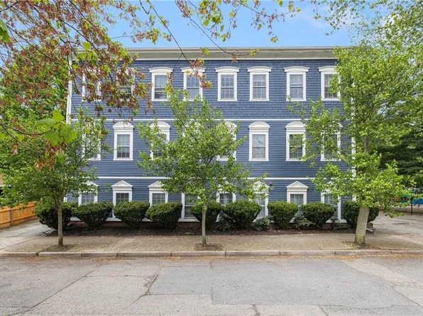 31 Commercial St #A, Cranston, RI 02905