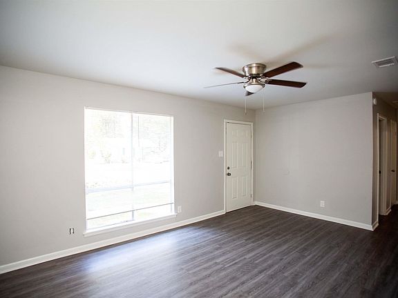 3rd image of 9417 Woodford Dr