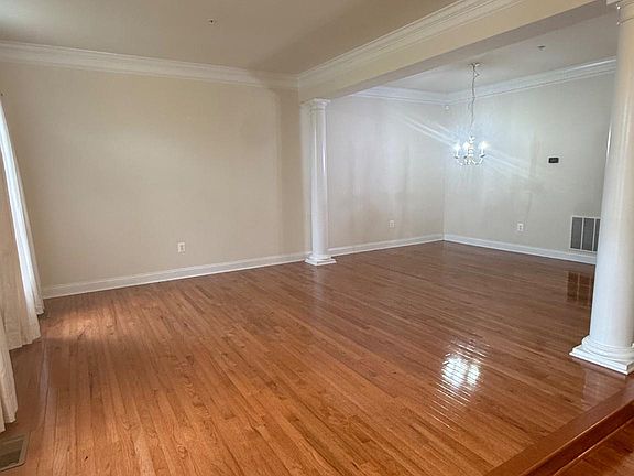 5th image of 22106 Fair Garden Ln
