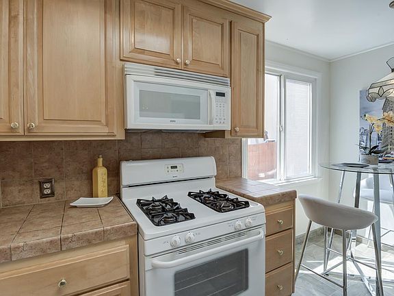 3rd image of 752 Chestnut Ave
