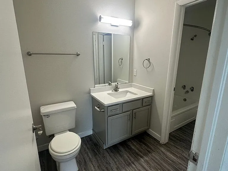 Regency Point Luxury Apartments — Photo 91