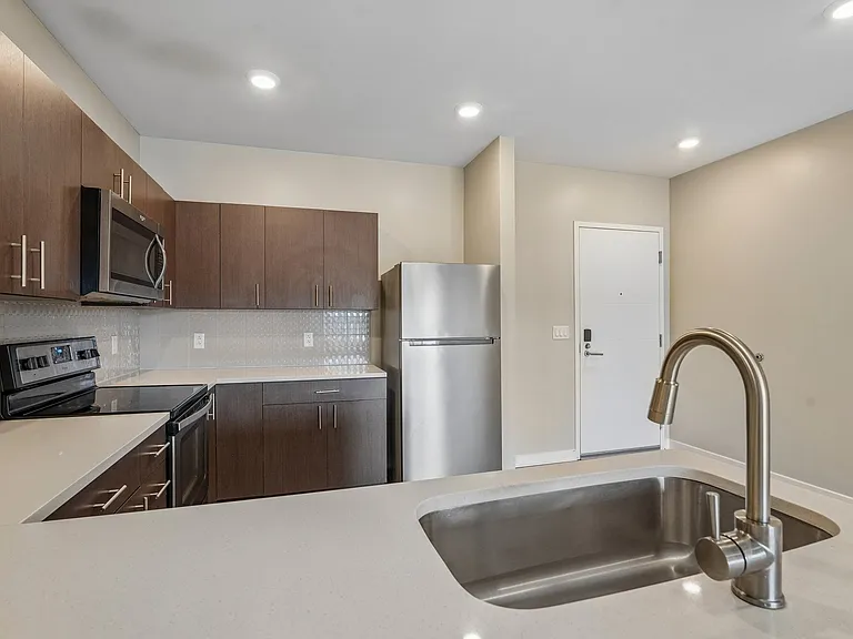 Cosmopolitan Apartments — Photo 29