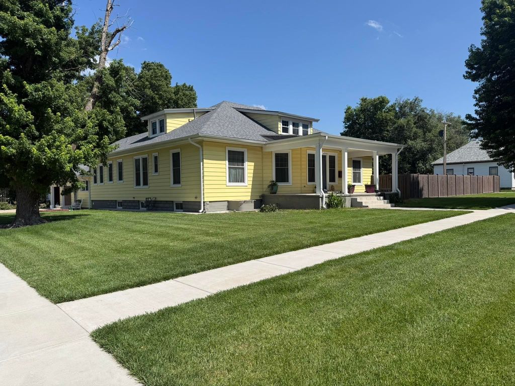 724 State St, Larned, KS - View 4