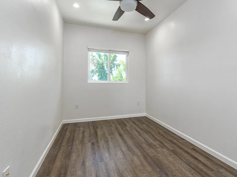 16318 Maubert Ave #B — Photo 20