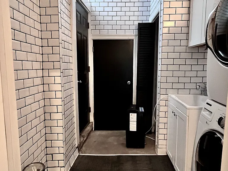 537 Milton St #1 — Photo 22
