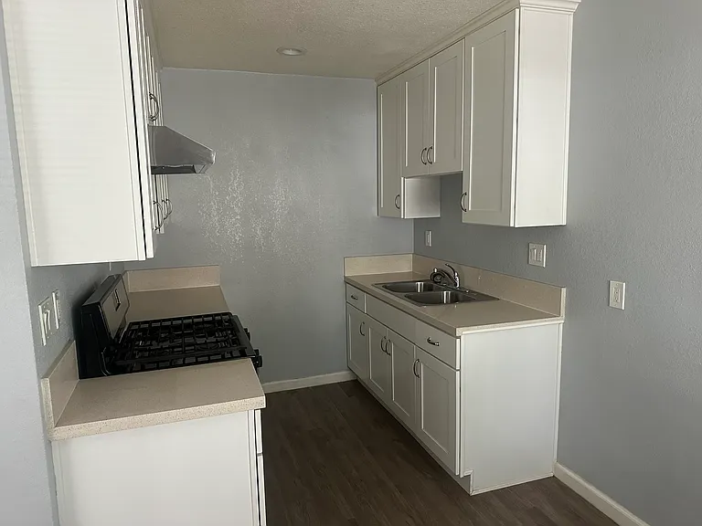 151 W Southgate Ave #4 — Photo 4
