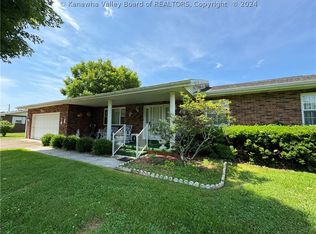 9983 Winfield Rd, Winfield, WV 25213